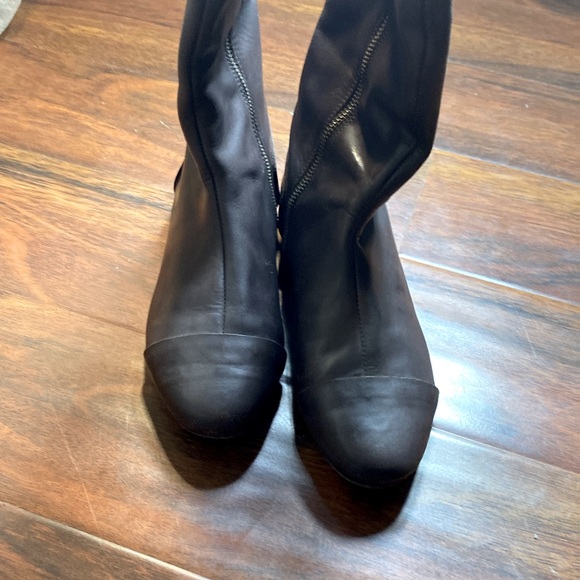 Maxstudio Buttery Soft Brown Draping Leather Knee-High Boots - Picture 4 of 9